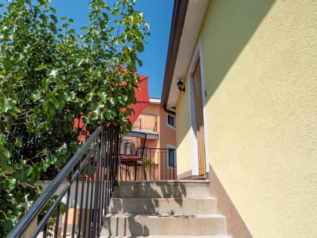 Studio Apartment Gianni Vižinada Exteriör bild